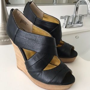 Seychelles Black leather upper size 6 1/2 excellent condition (worn twice)